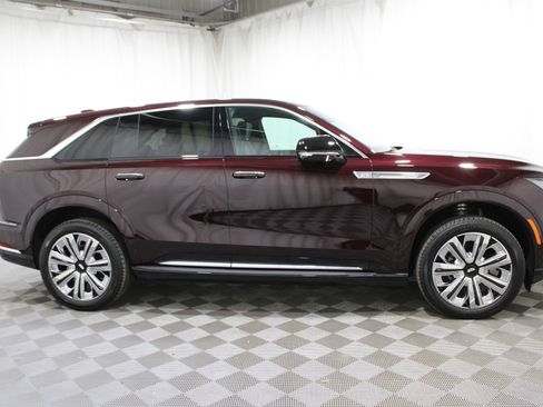 New 2026 Cadillac Escalade IQ Luxury 2 w/ LPO, Radiant Package image 32