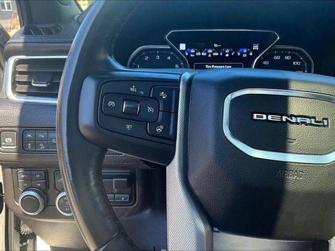 Used 2021 GMC Yukon Denali w/ Denali Premium Package AWD/4WD image 17