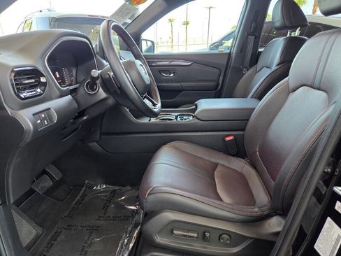 Used 2025 Honda Pilot Black Edition image 13
