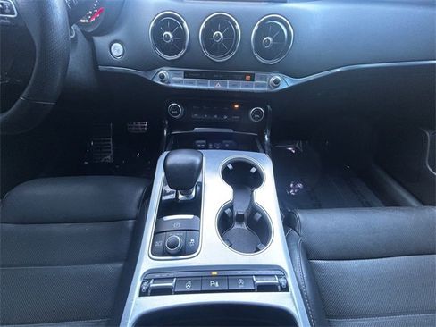 Used 2018 Kia Stinger GT2 image 11