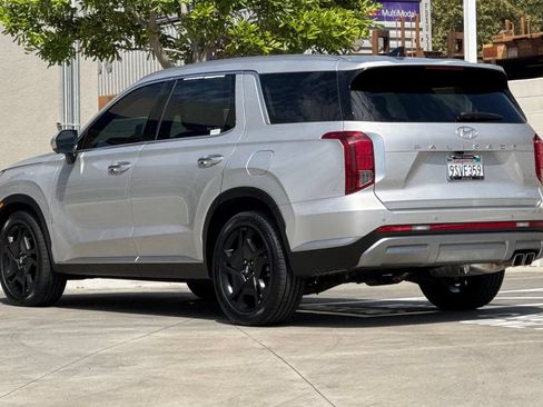 Used 2025 Hyundai Palisade SEL FWD image 3