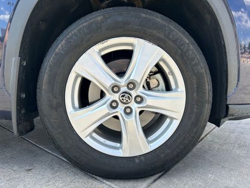 Used 2023 Toyota Highlander LE image 30