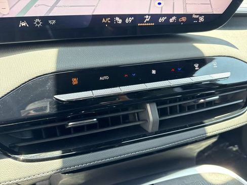 Used 2025 Buick Enclave Sport Touring w/ Power Package FWD image 19