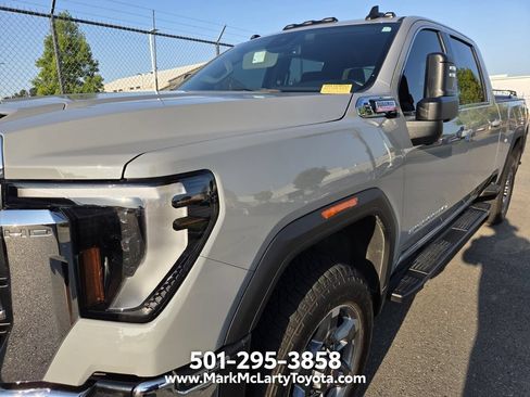 Used 2025 GMC Sierra 2500 SLE w/ SLE Value Package; AWD/4WD image 9
