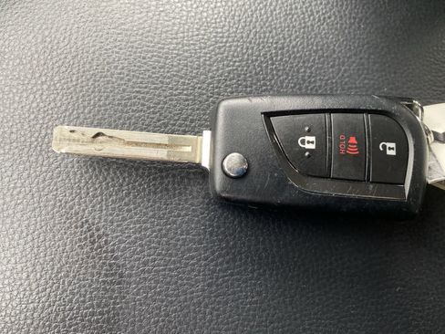 Used 2025 Toyota RAV4 LE AWD/4WD image 30