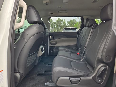 New 2026 Kia Carnival EX image 34