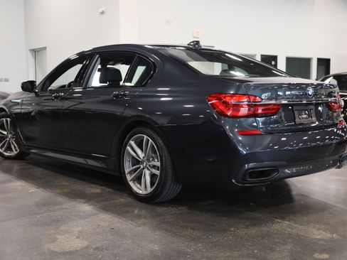 Used 2019 BMW 750i xDrive w/ Executive Package AWD/4WD image 4