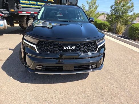 Used 2023 Kia Sorento SX image 2