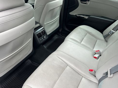 Used 2018 Toyota Avalon Limited image 27