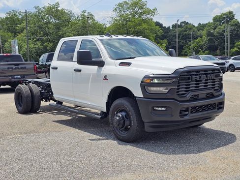 New 2026 RAM 3500 Tradesman AWD/4WD image 11