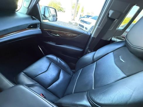 Used 2018 Cadillac Escalade Premium Luxury image 53