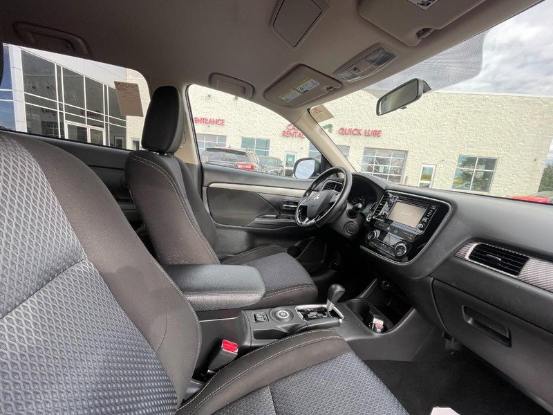 Used 2016 Mitsubishi Outlander SE AWD/4WD image 3