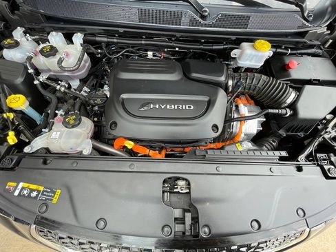 Used 2023 Chrysler Pacifica Touring-L FWD image 34