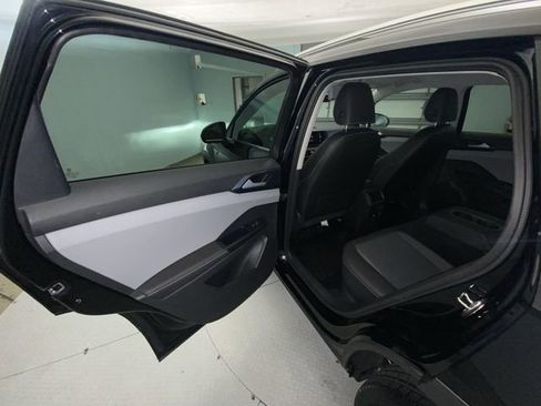 Used 2024 Volkswagen Taos SE FWD image 21