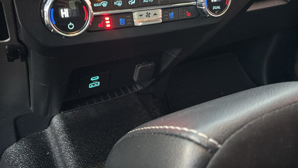 Used 2022 Ford F350 Lariat AWD/4WD image 19