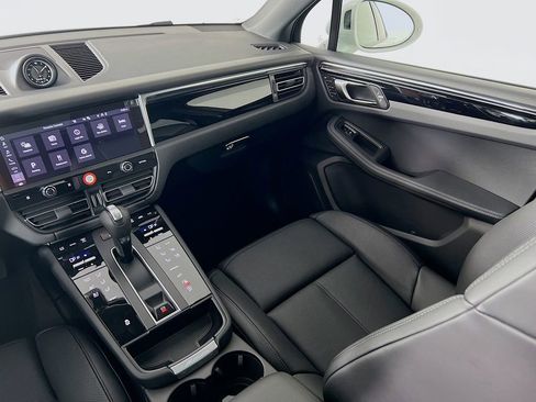 New 2026 Porsche Macan image 26
