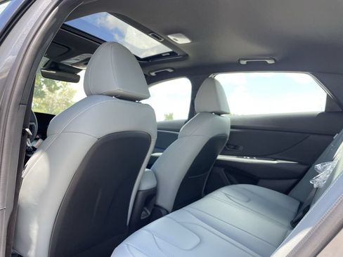 New 2025 Hyundai Elantra Limited FWD image 21