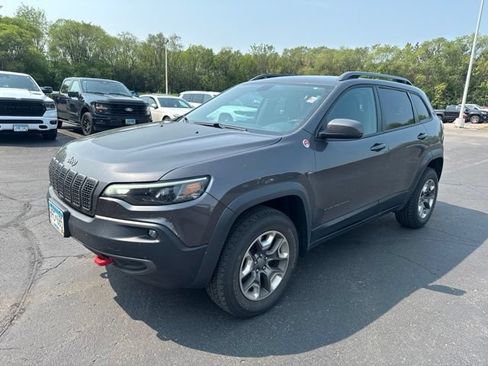 Used 2019 Jeep Cherokee Trailhawk w/ Cold Weather Group AWD/4WD image 3