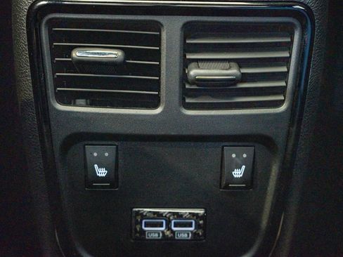 Used 2023 Chrysler 300 C RWD image 34