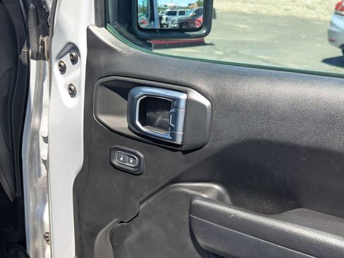Used 2023 Jeep Wrangler Unlimited AWD/4WD image 34