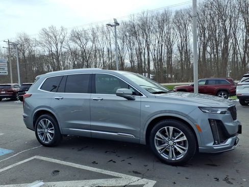 Used 2024 Cadillac XT6 Premium Luxury w/ LPO, Floor Liner Package FWD image 5