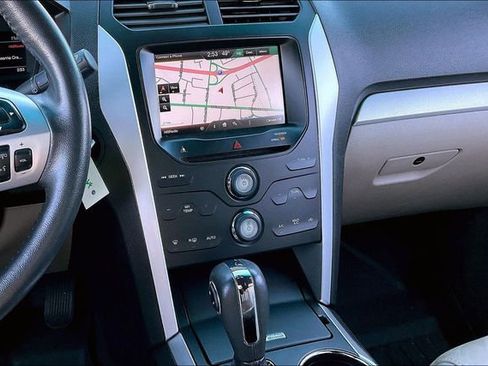 Used 2014 Ford Explorer XLT w/ Equipment Group 202A image 9