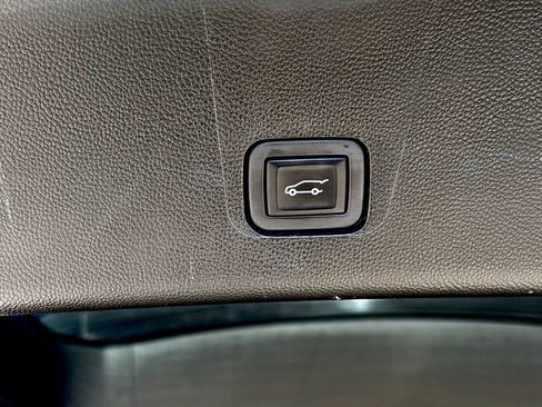 Used 2023 Chevrolet Traverse LT image 27