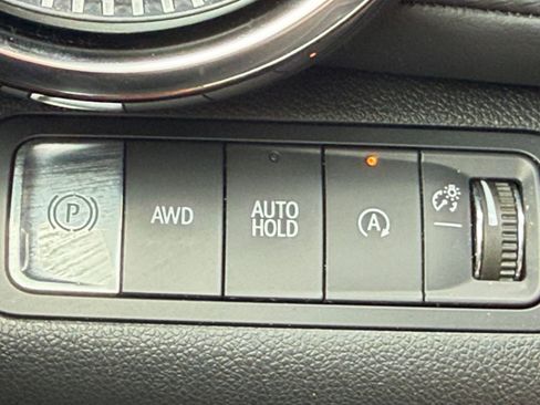 Used 2025 Chevrolet Equinox LT AWD/4WD image 33