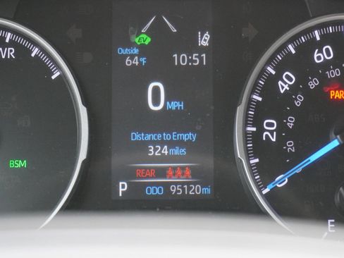 Used 2022 Toyota RAV4 SE image 29