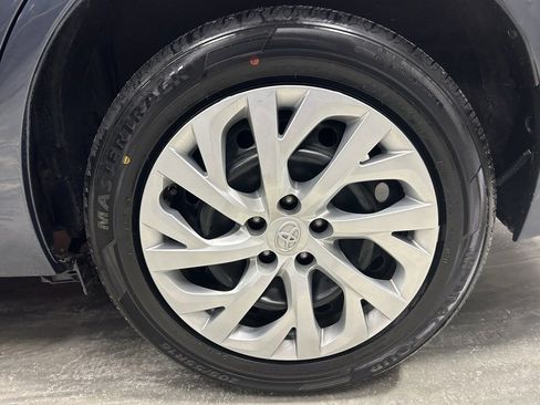 Used 2018 Toyota Corolla LE image 18