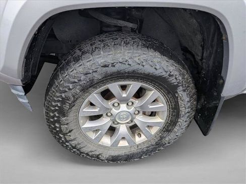 Used 2018 Toyota Tacoma SR5 AWD/4WD image 10