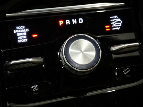 Used 2024 Jeep Grand Cherokee Summit w/ Luxury Tech Group V AWD/4WD image 25