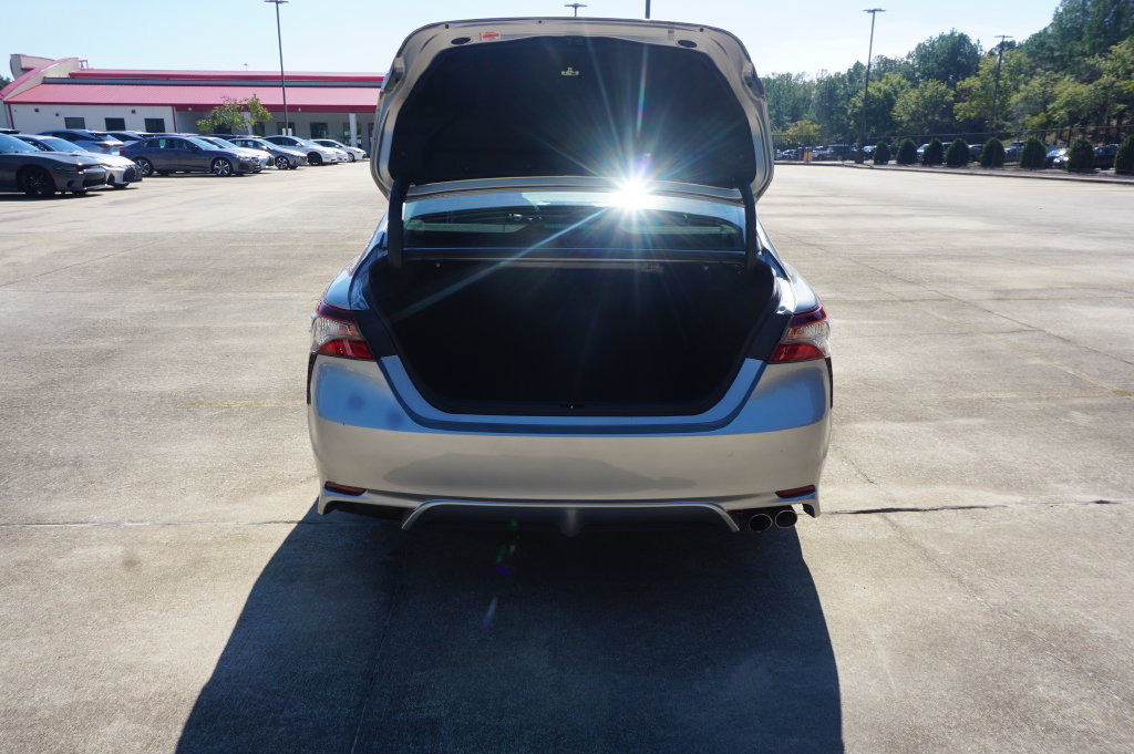 Used 2022 Toyota Camry SE FWD image 16