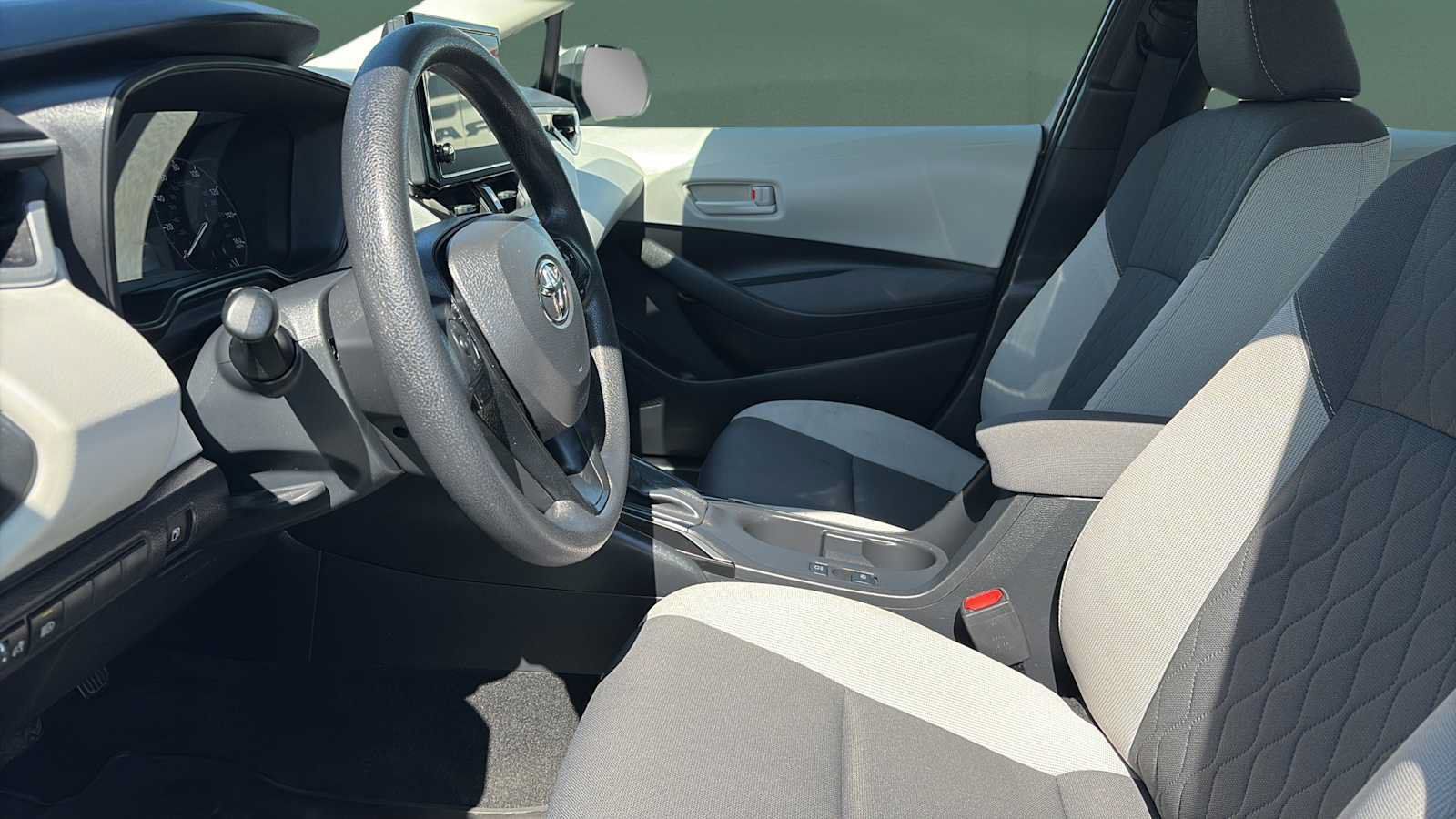 Used 2025 Toyota Corolla LE FWD image 17
