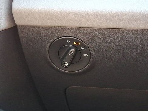 Certified 2023 Volkswagen Taos SE w/ Panoramic Sunroof Package image 29