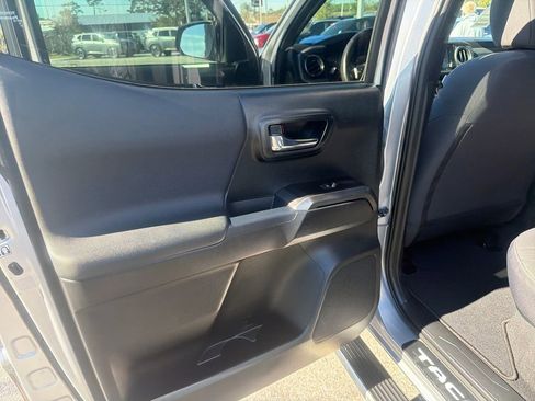 Used 2018 Toyota Tacoma TRD Off-Road image 20