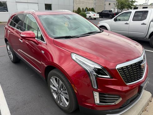 Used 2023 Cadillac XT5 Premium Luxury w/ Technology Package AWD/4WD image 1