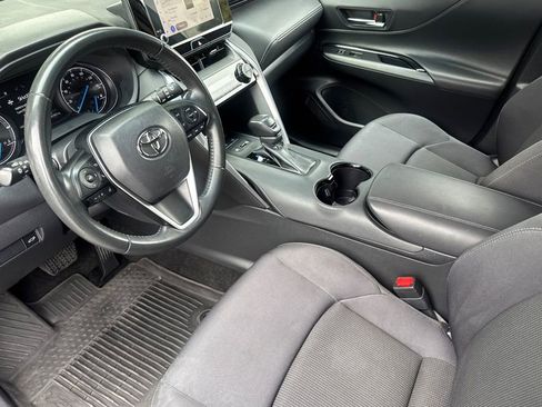 Certified 2023 Toyota Venza LE image 9