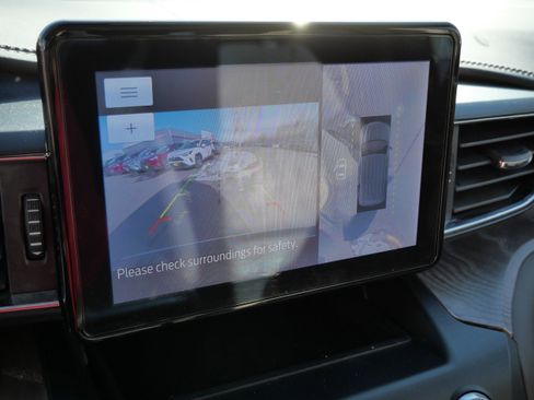 Used 2020 Ford Explorer Platinum image 32