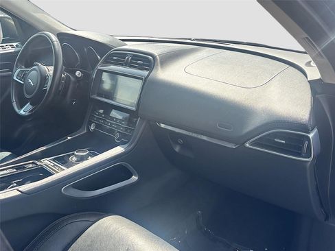 Used 2020 Jaguar F-PACE Prestige AWD/4WD image 29