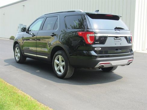 Used 2016 Ford Explorer XLT w/ Equipment Group 202A AWD/4WD image 7