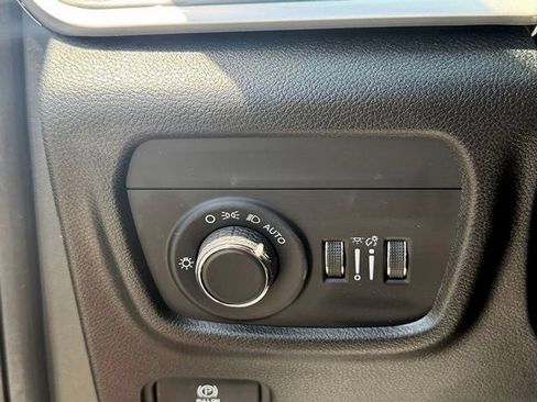 Used 2023 Jeep Grand Cherokee Altitude AWD/4WD image 15