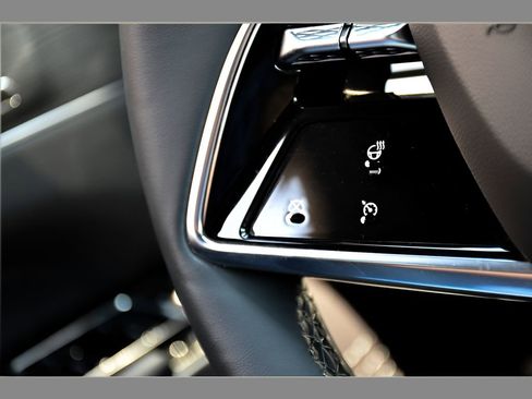 Certified 2024 Cadillac Lyriq Luxury AWD/4WD image 31