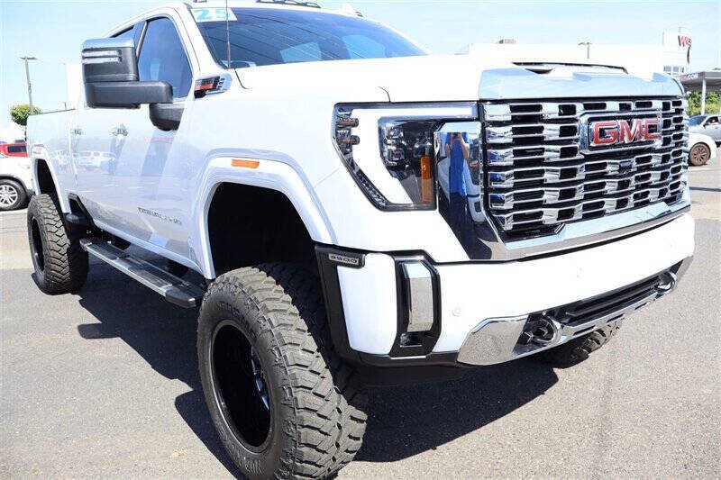 Used 2025 GMC Sierra 3500 Denali w/ Denali Reserve Package AWD/4WD image 7
