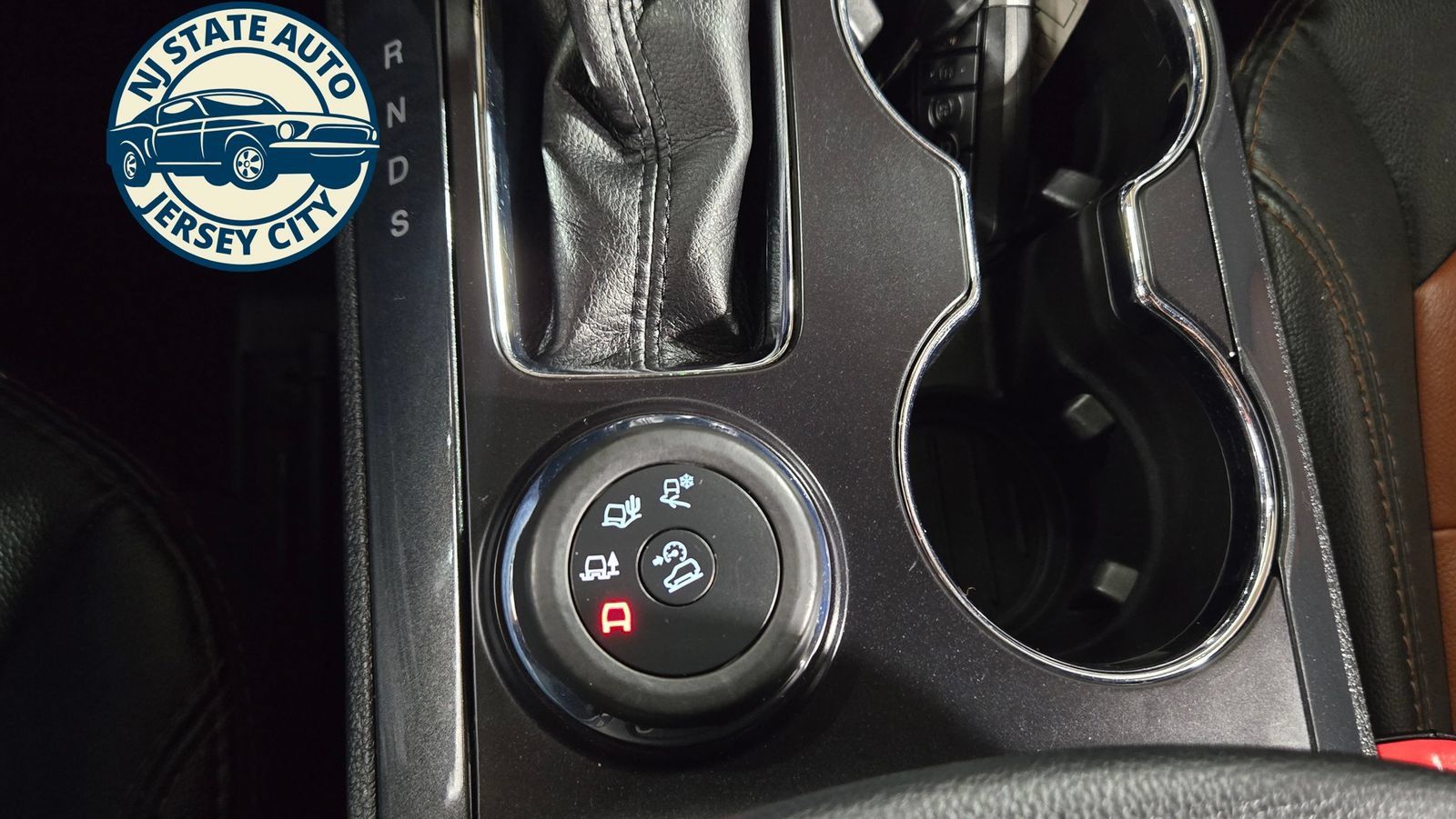 Used 2019 Ford Explorer XLT w/ Equipment Group 202A AWD/4WD image 24