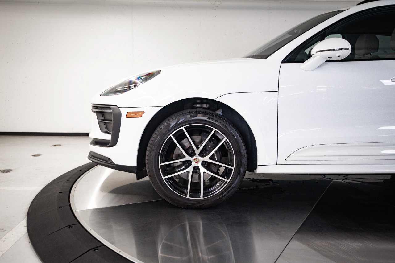 Certified 2024 Porsche Macan AWD/4WD image 11