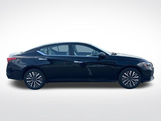 Used 2025 Nissan Altima 2.5 SV FWD image 7