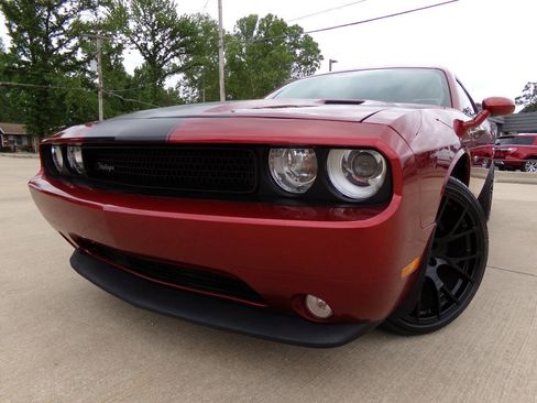 Used 2014 Dodge Challenger R/T RWD image 6