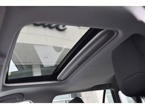 Used 2021 Toyota RAV4 XLE w/ Convenience Package image 14