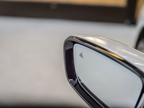 Used 2020 BMW 740i xDrive w/ M Sport Package image 50